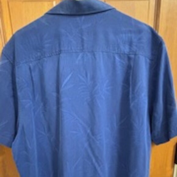 Tommy Bahama Men's 2X Short Sleeve in Blue - Picture 5 of 5